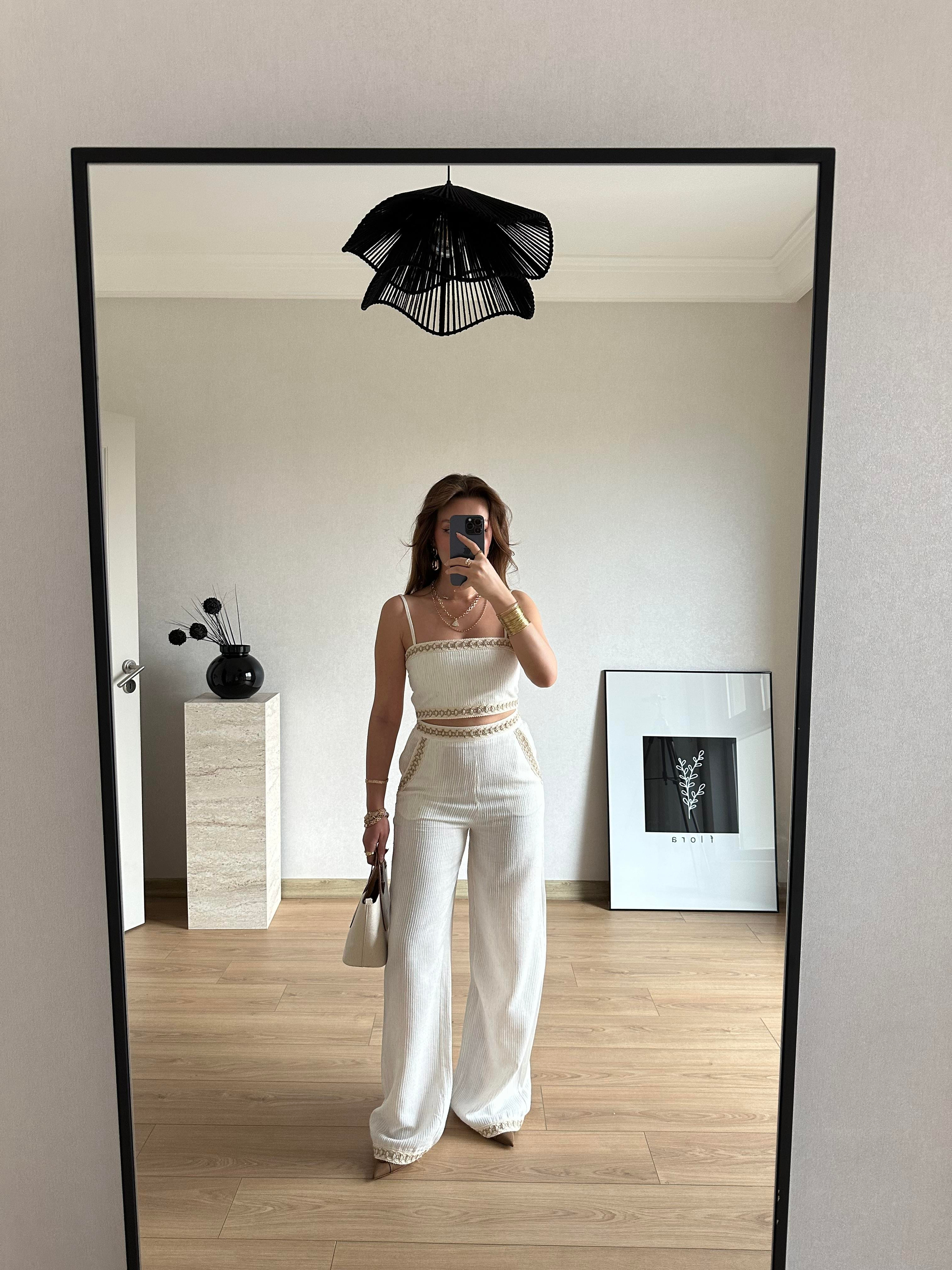 Şerit Detaylı Crop Bluz Ekru