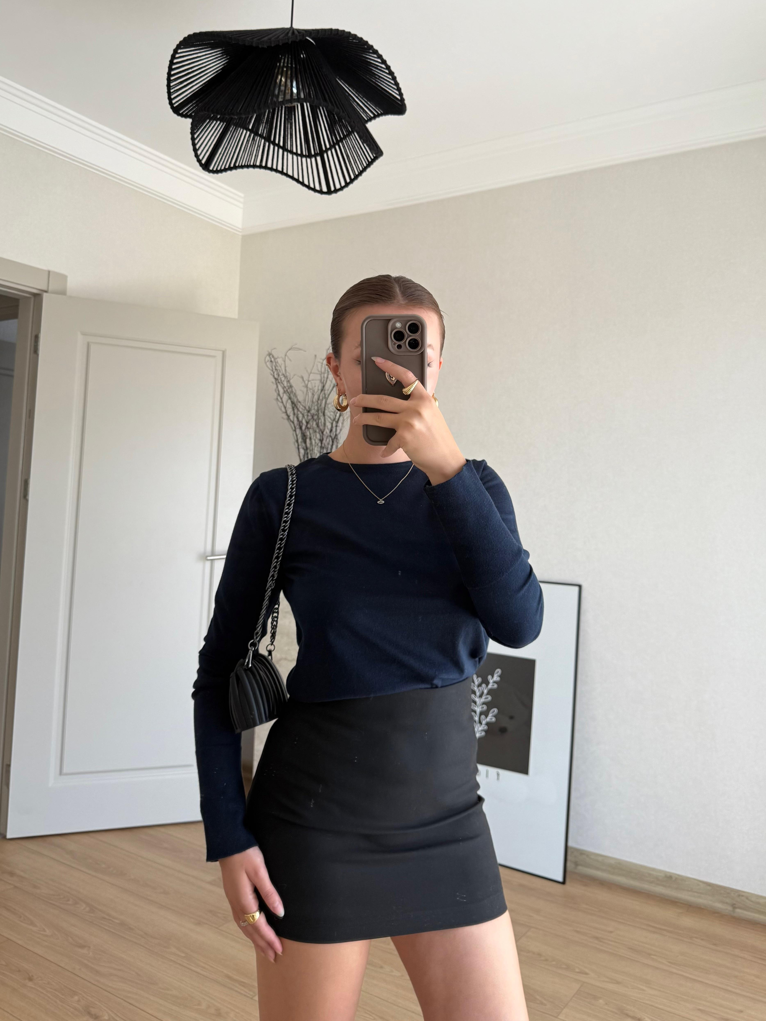 ÜST GİYİMECMEL BAŞARANSiyah Basic Transparan Bluz