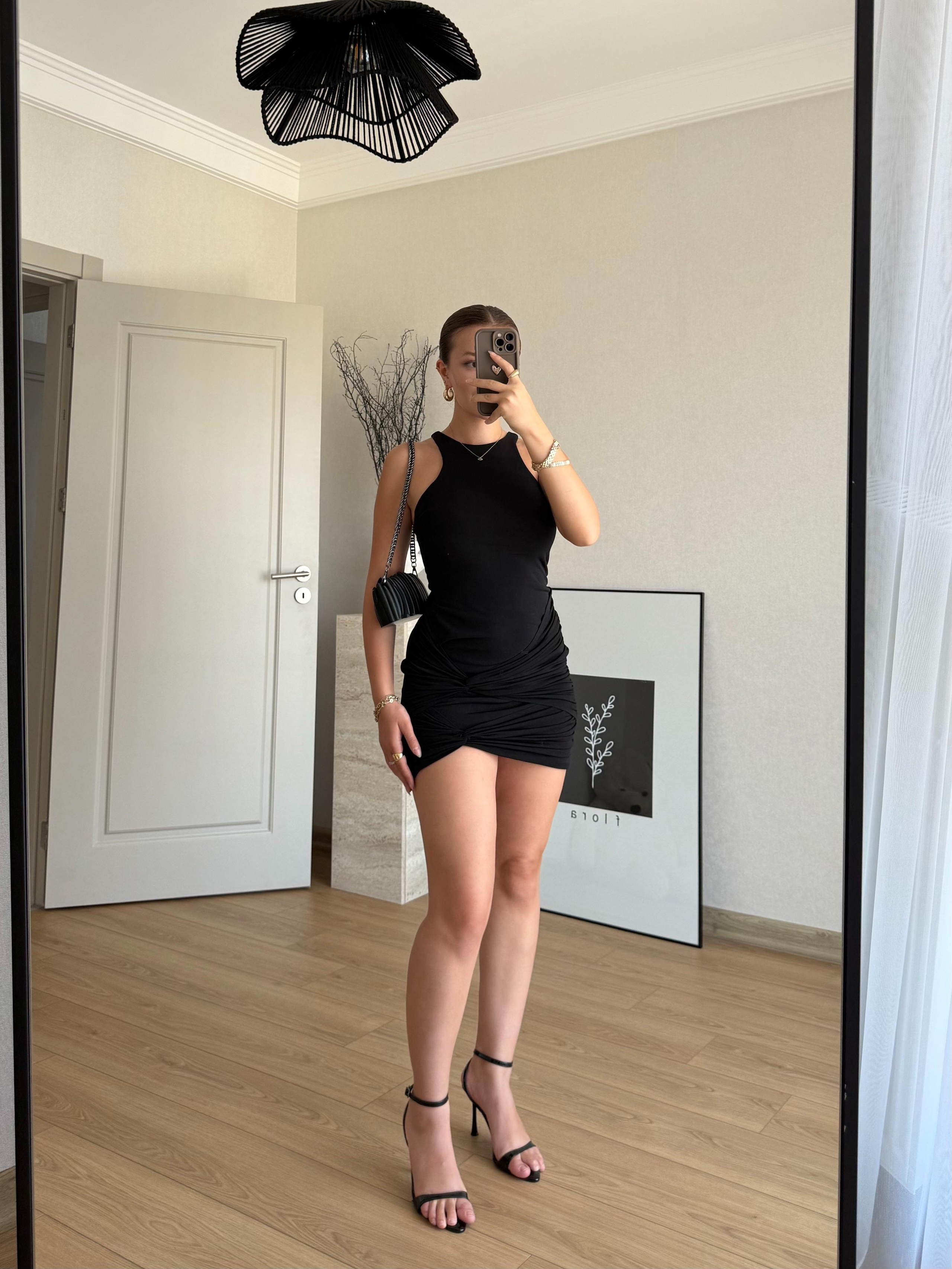 ELBİSEECMEL BAŞARANSiyah Düğüm Detaylı Mini Elbise