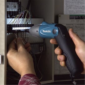 Makita Şarjlı Vidalama Seti (6723DW)