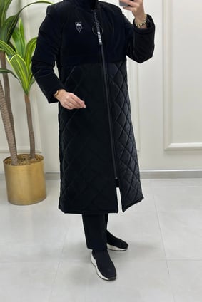 KabanÖnü Fermuarlı Arma Detaylı Kadın Şişme Kaban Siyah MLH 4606