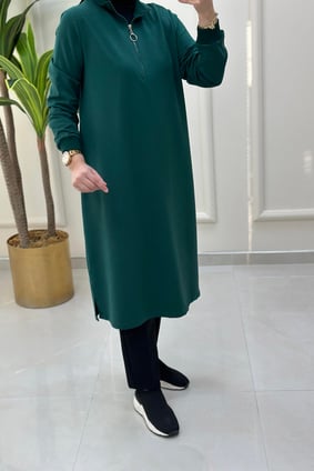 Tesettür TunikKol ve Yaka Ribanalı Önü Yarım Fermuarlı Kadın Tunik Zümrüt Yeşili KADO 7568