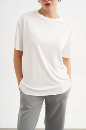 Krem Altı Asimetrik Kesimli Tshirt