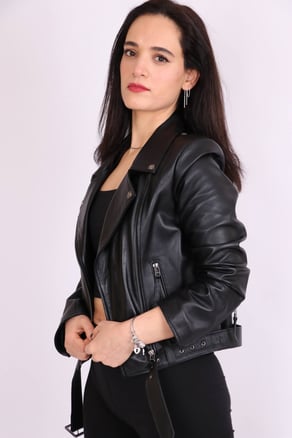 Siyah Hakiki Deri Yakalı Kemer Detaylı Spor Kısa Mont