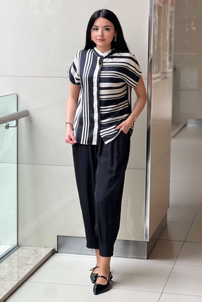 On Fashion Yarısı Dikey Yarısı Yatay Çizgili Kolsuz Bluz