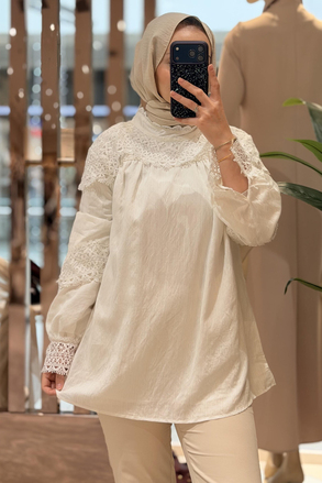 Ghisa Yaka Ve Kolları Güpürlü Tunik