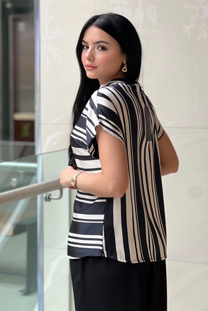 On Fashion Yarısı Dikey Yarısı Yatay Çizgili Kolsuz Bluz