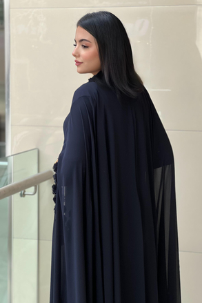 White Corner Yaka Ve Kol Çiçek Detaylı Abaya