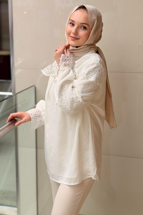 Ghisa Yaka Ve Kolları Güpürlü Tunik