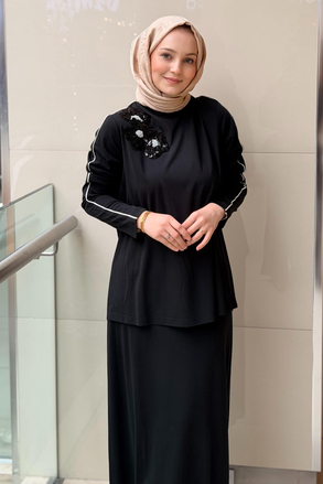 Nurcan Çetin Omuzu Pul Payet İşlemeli Biye Detaylı Tunik Etek Takım