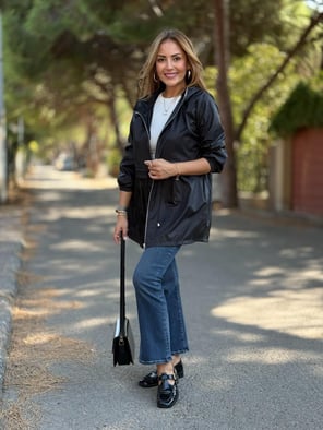 Bel Büzgülü Kapüşonlu Siyah Yağmurluk