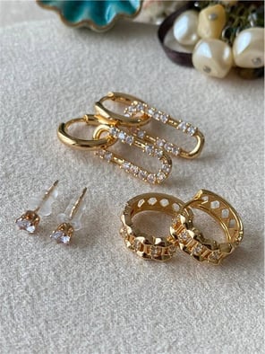 Altılı Taşlı Oval Charm Sallantılı Küpe Seti