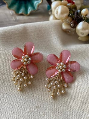 Pembe Renkli İncili Çiçek Küpe