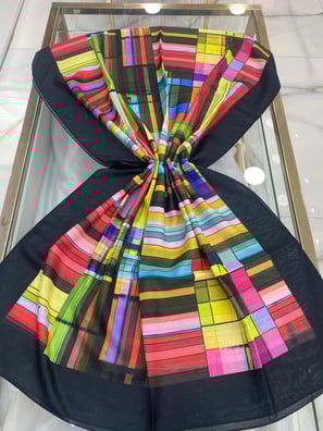 Ladure Çizgisel Renk Cümbüşü Desenli Butik Şal Siyah Rengi