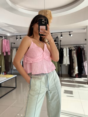 PEMBE FIRFIR DETAYLI ASKILI BLUZ