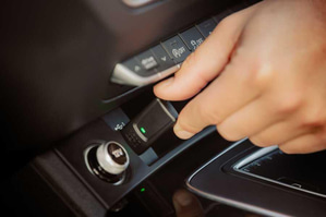 QUADLOCK KABLOSUZ CARPLAY ADAPTORU