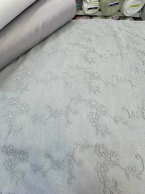 Sade Şal Detaylı Papatya Desen Kadife Nakış Detaylı Pike (Hera Pike) Gri