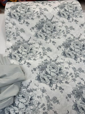 Zemin Gri Floral Desenli Akfil D2500 Beyaz