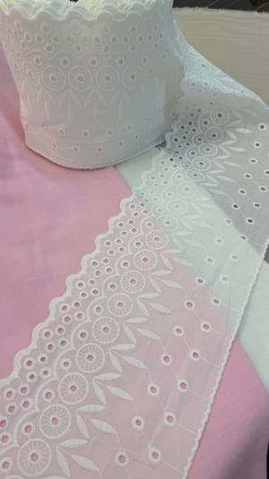 15 Cm Genişlikli Daire Desenli 107 Numaralı Fisto Uç Kırık Beyaz
