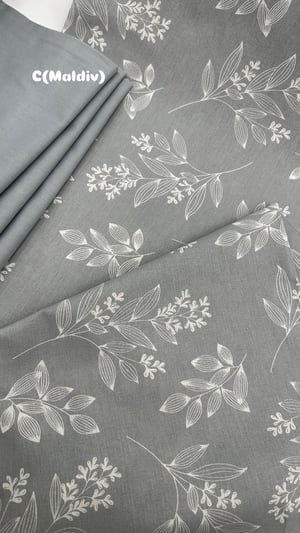 Kır Çiçekleri Desen Akfil Kumaş D80900 Gri Beyaz