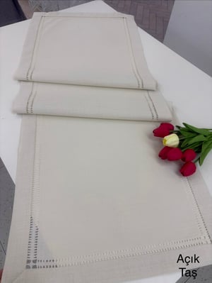 Dublin Çift Sıra El İşi Antika Detaylı Linen Kumaş Runner Açık Taş