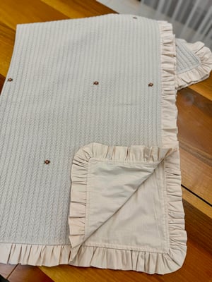 Vintage Çiçekler El Nakış Detaylı Bebek Pikesi Bej