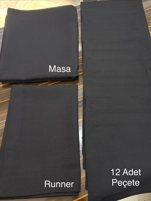 Gardenya Kumaş 12 Kişilik Masa, Peçete ve Runnerdan Oluşan Köşe Çevrili Servis Takımı Siyah