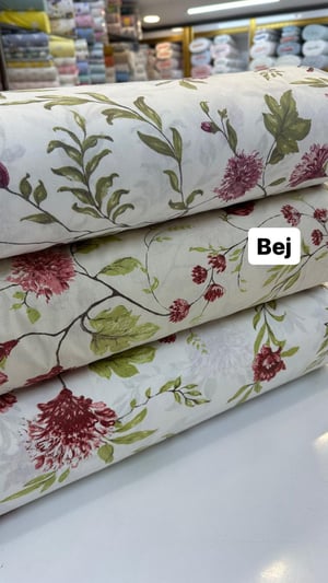 Zemin Koyu Kırmızı Vintage Çiçekler Desenli Akfil Kumaş D3601 Bej