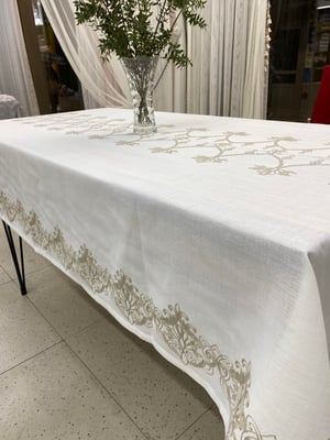 Düş İzleri Desen Nakış Detaylı Masa Örtüsü Bej