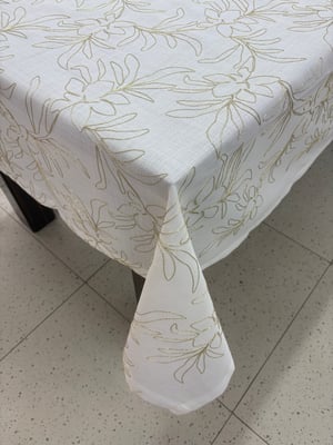 Lumi Flora Nakışlı Leke Tutmaz Hazır Masa Örtüsü 8-12 Kişilik Altın