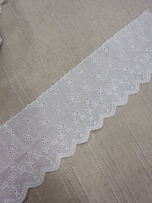 33 Numaralı Tekli Papatya Desen Fisto Güpür Top Ekru