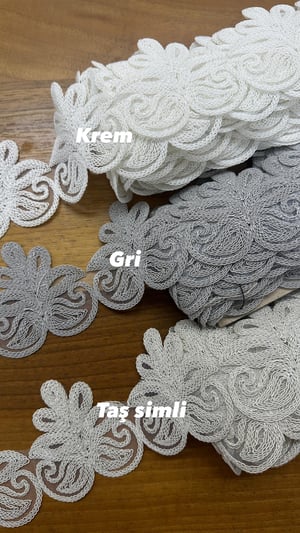 Simli Taş Taçlı Bıyık Desen Fransız Güpürü (1 Top)