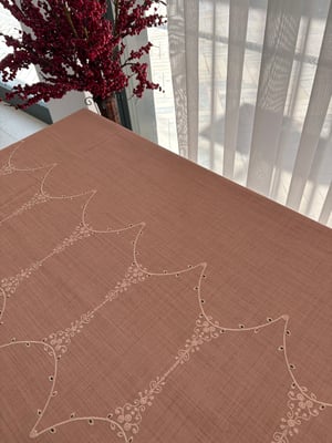 Side Nakışlı Leke Tutmaz Hazır Masa Örtüsü 140 X 200 Cm  Kiremit