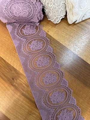 ortası Oval Güllü Desen Güpür Eflatun
