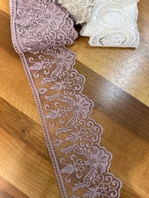 Açık Eflatun Zambak Desen Güpür