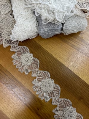 Bej Fiyopa 900 Desen Fransız Güpürü (1 top)