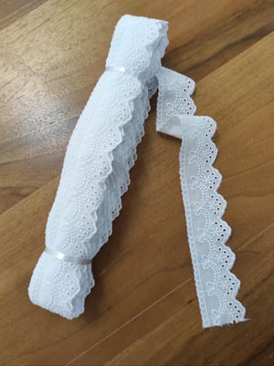 Beyaz 9 Numaralı Sıra Fiyonk Desen Fisto Güpür Top