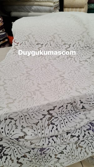 Beyaz Geniş Yaprak Desen Güpür Kumaş