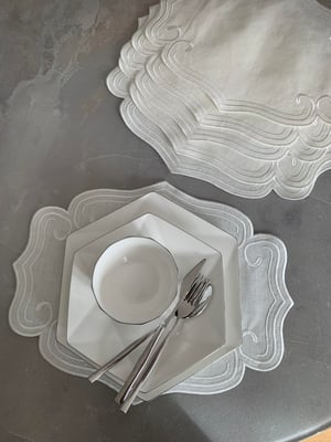 Curly Nakış Detaylı Krem Linen Kumaş Altılı Amerikan Servis