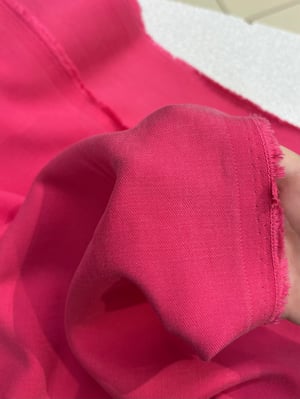Mat Gabardin Doku Dökümlü Kumaş Şeker Pembe