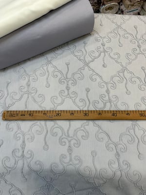 Gri D1500 Geometrik Desen Kadife Nakış Detaylı Hera Pike