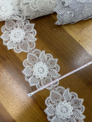 Krem Yıldız Papatya D1150 Desen Fransız Güpürü (1 top)