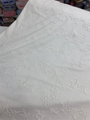 Sade Şal Detaylı Papatya Desen Kadife Nakış Detaylı Pike (Hera Pike)