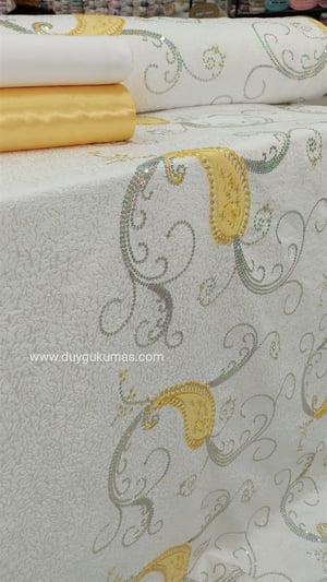 Sarı Şal Desen Nakışlı Pike Kumaşı