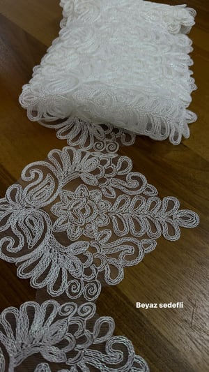 Sedefli Beyaz D950 Desen Fransız Güpürü (1 top)