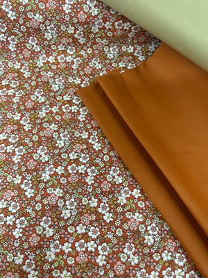 Tarçın Rengi Mini Papatya Desen Akfil Kumaş D689