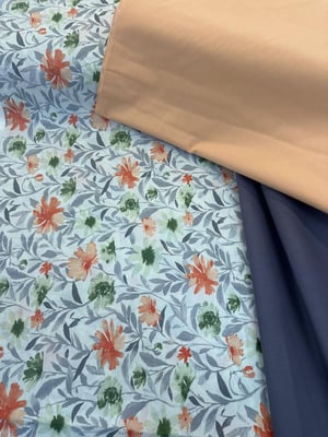 Turuncu Çiçek Detaylı Yaprak Desen Akfil Kumaş D750