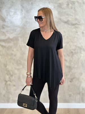 Asimetrik Lazer Kesim V Yaka Siyah Tshirt