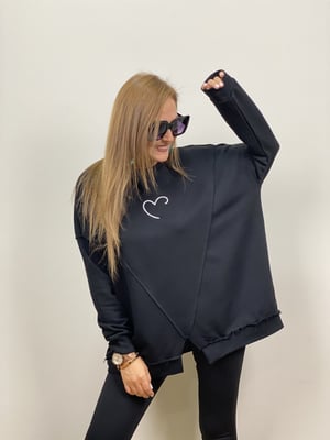 Kalp Nakışlı Siyah Sweatshirt