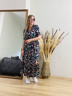 Ön Yırtmaçlı Siyah Desenli Elbise